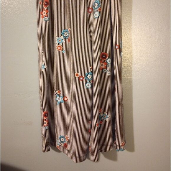 - Wonder nation floral and stripes romper with bow - Picture 3 of 12